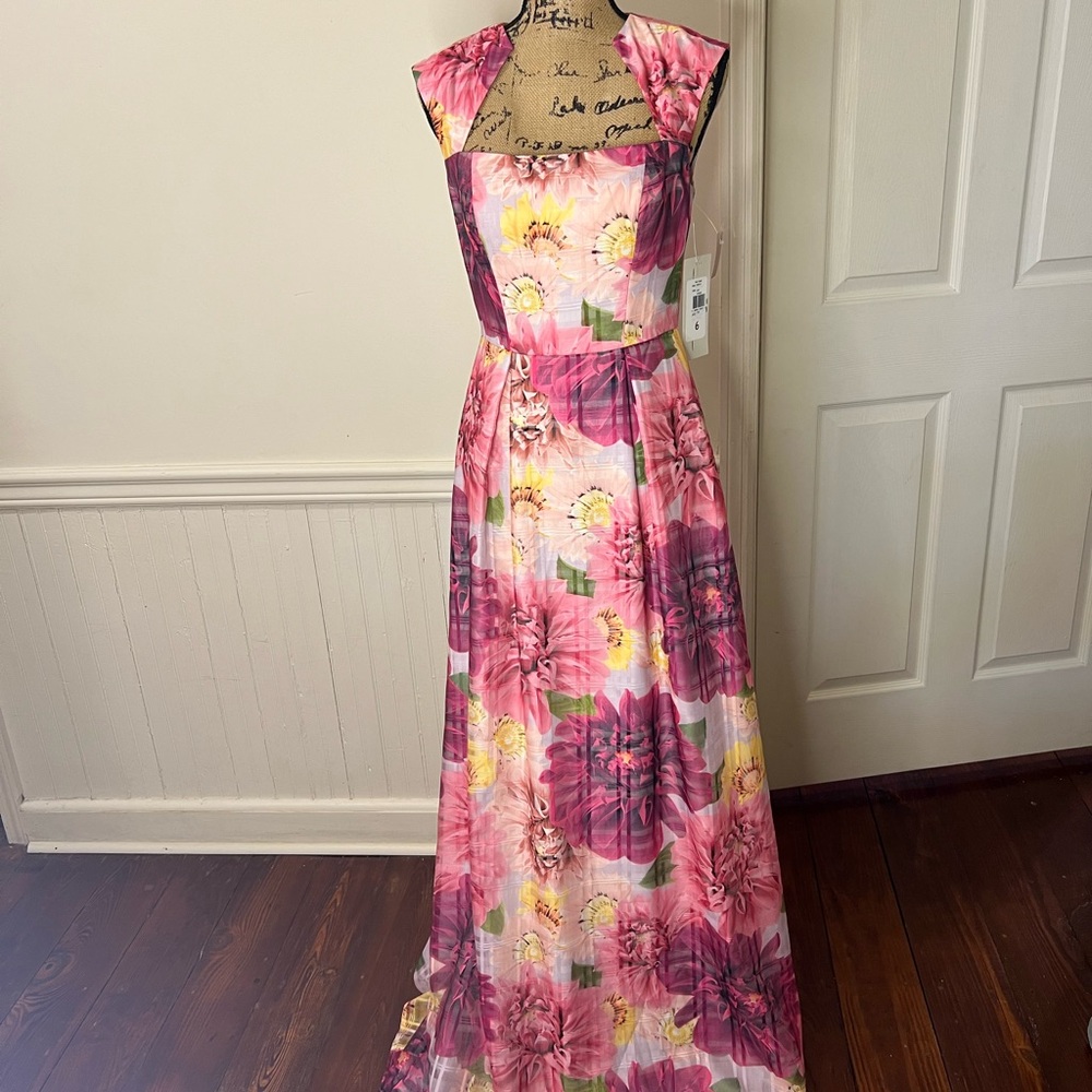 Kay Unger New York NWT size 0-2 floral pockets‎